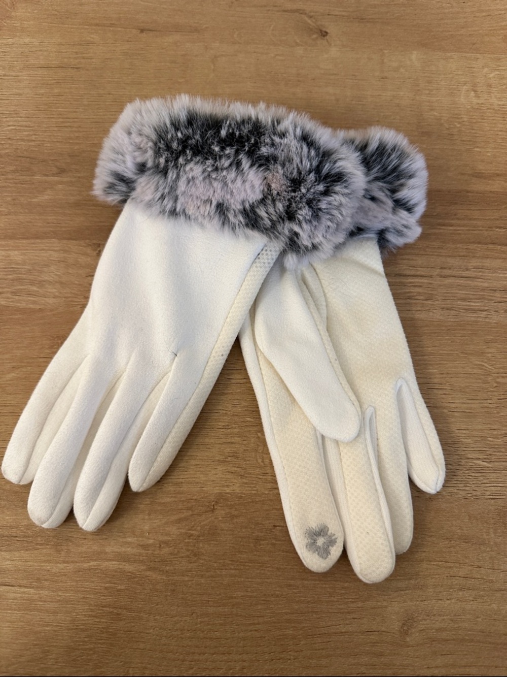 NWT White & Faux Fur Tech Winter Gloves